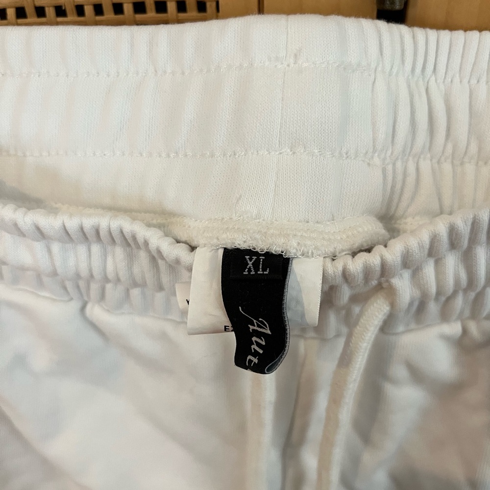 Automet Women’s XL White Shorts - Picture 3 of 5